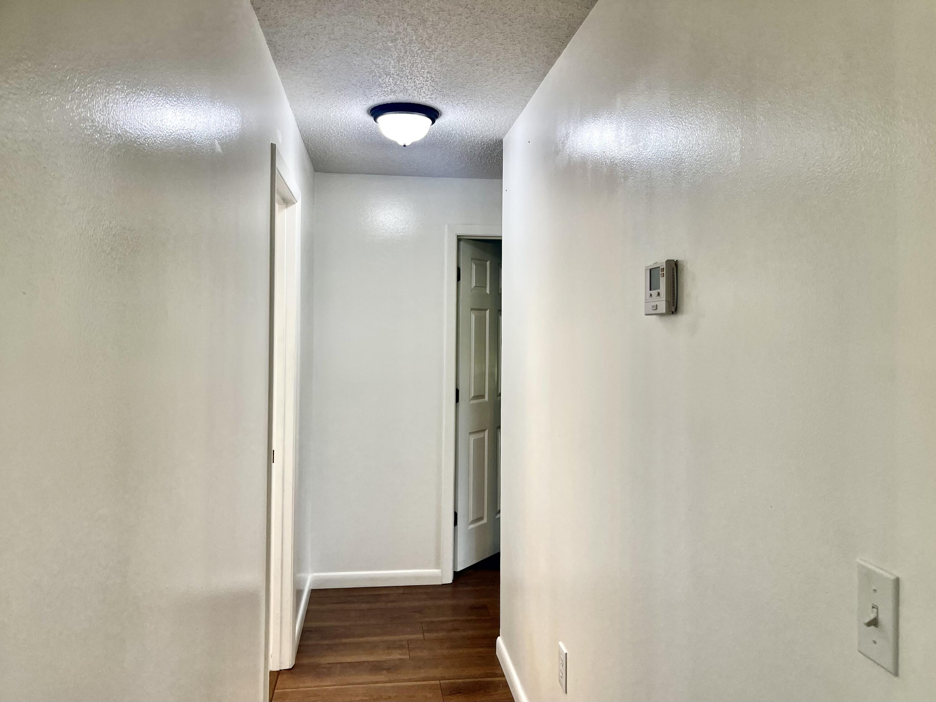 3856 Southwest 11th Avenue Okeechobee, FL 34974 - Photo 16 of 42 Hallway