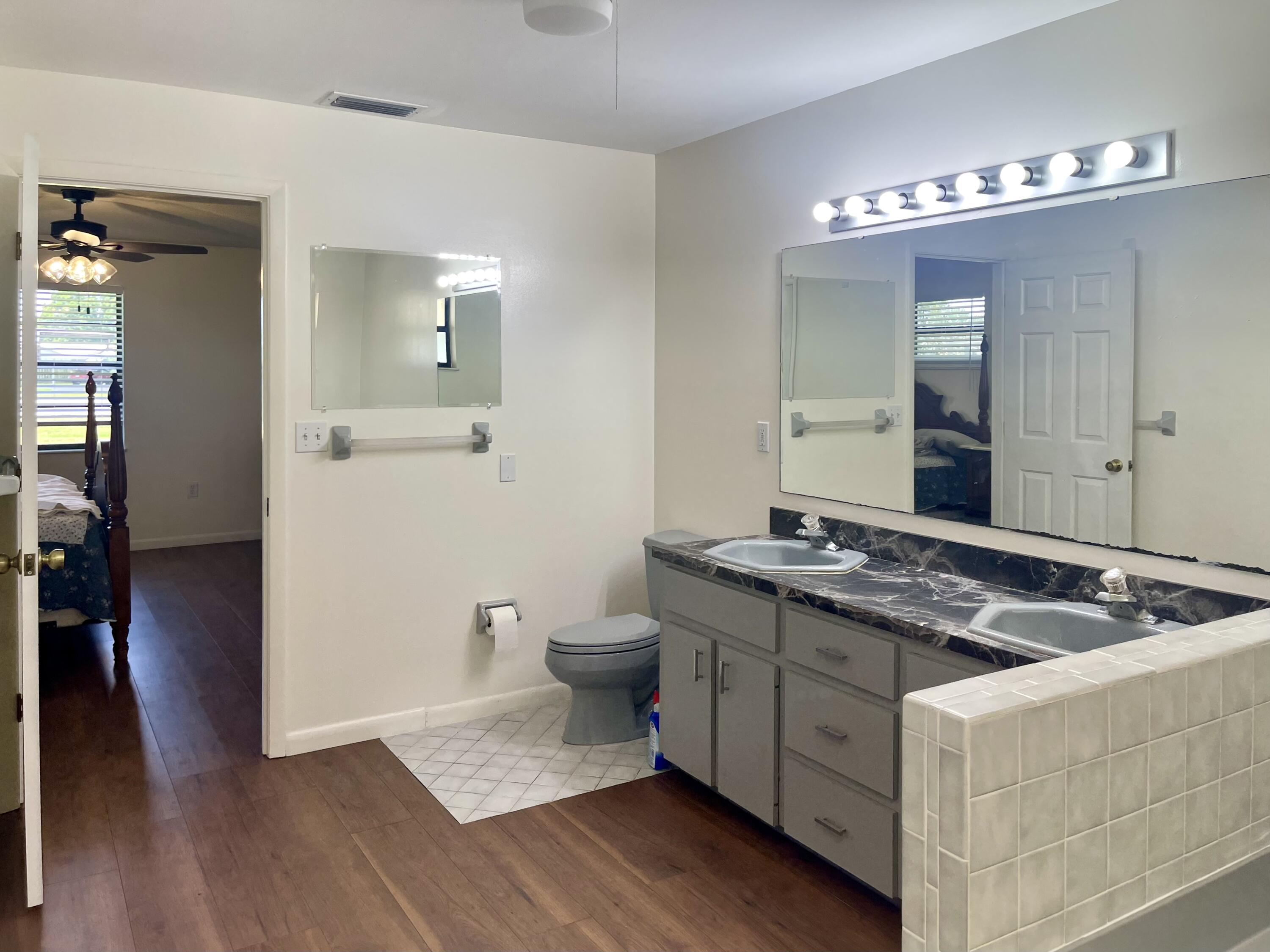 3856 Southwest 11th Avenue Okeechobee, FL 34974 - Photo 22 of 42 Master Bathroom