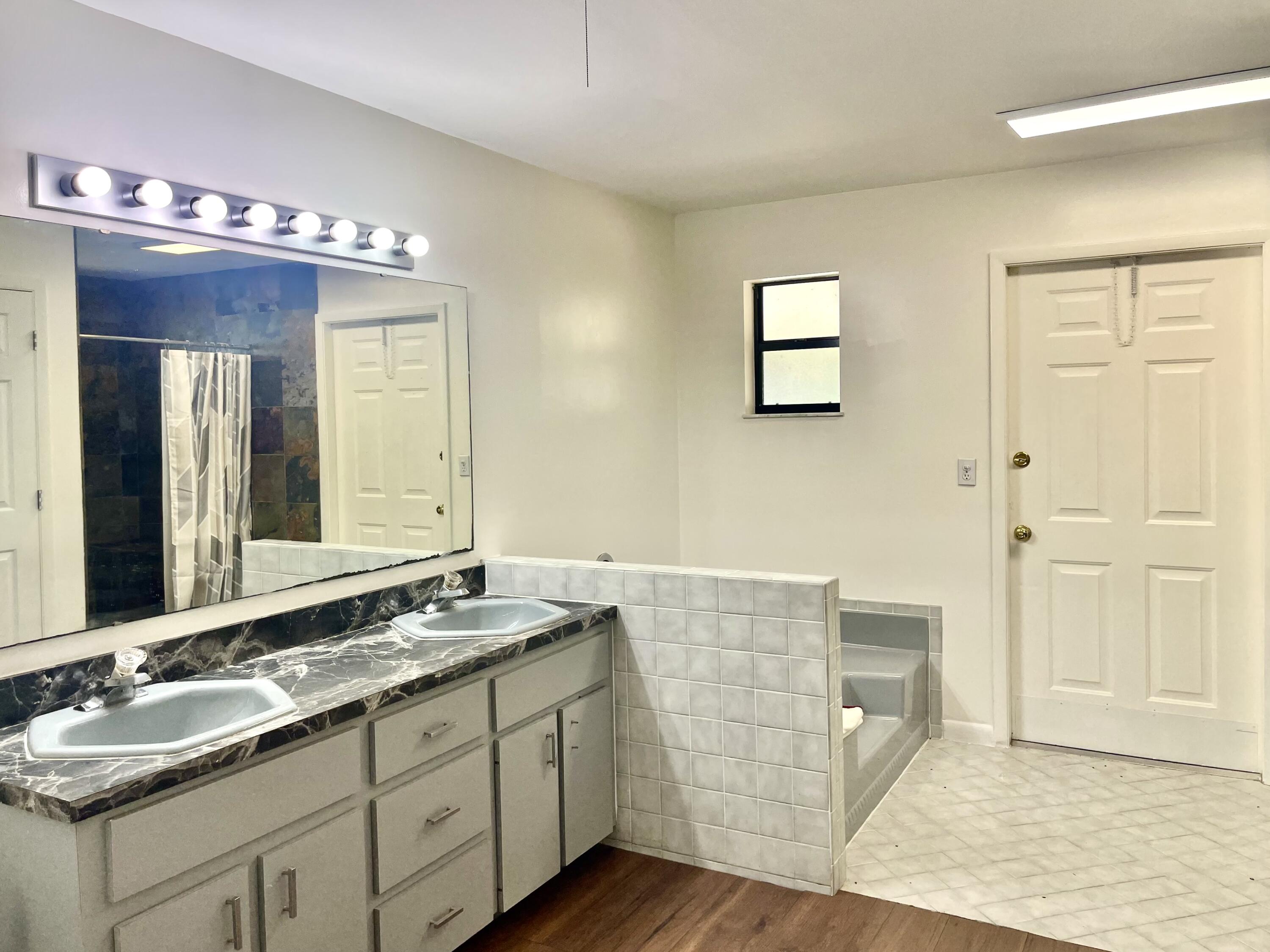 3856 Southwest 11th Avenue Okeechobee, FL 34974 - Photo 23 of 42 Master Bathroom