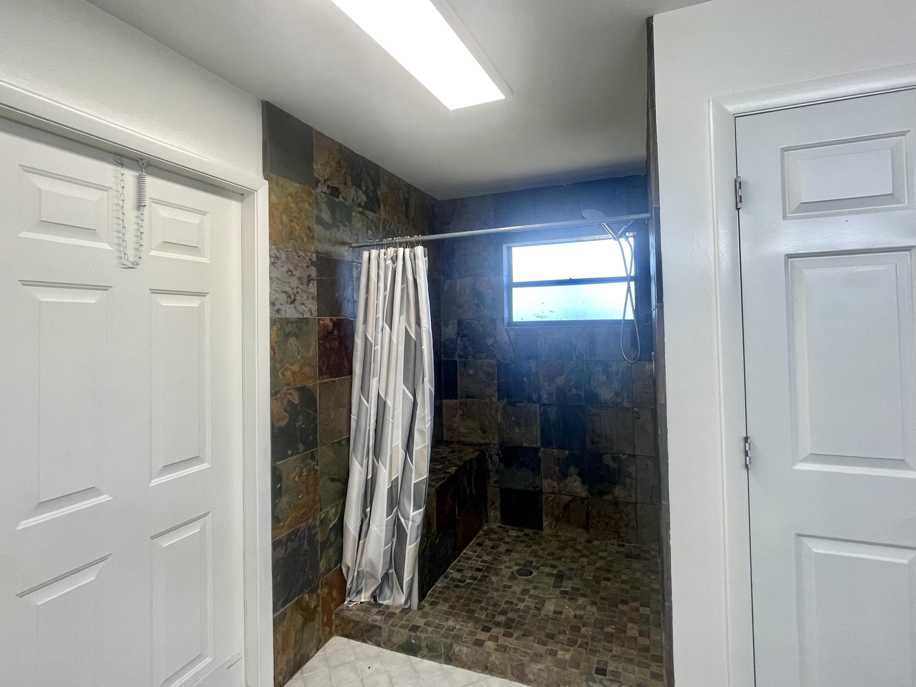 3856 Southwest 11th Avenue Okeechobee, FL 34974 - Photo 25 of 42 Master Bathroom