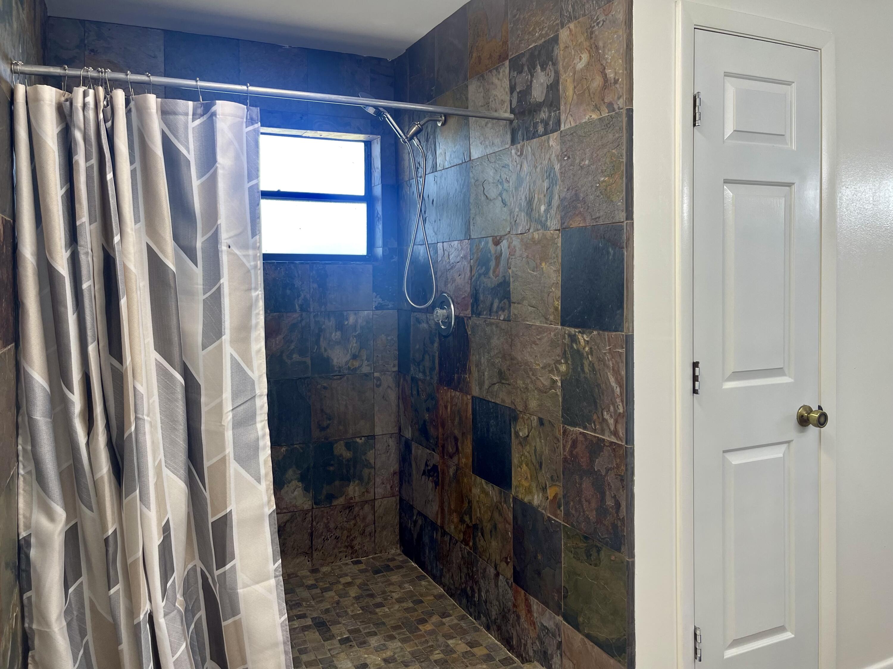 3856 Southwest 11th Avenue Okeechobee, FL 34974 - Photo 26 of 42 Master Bathroom