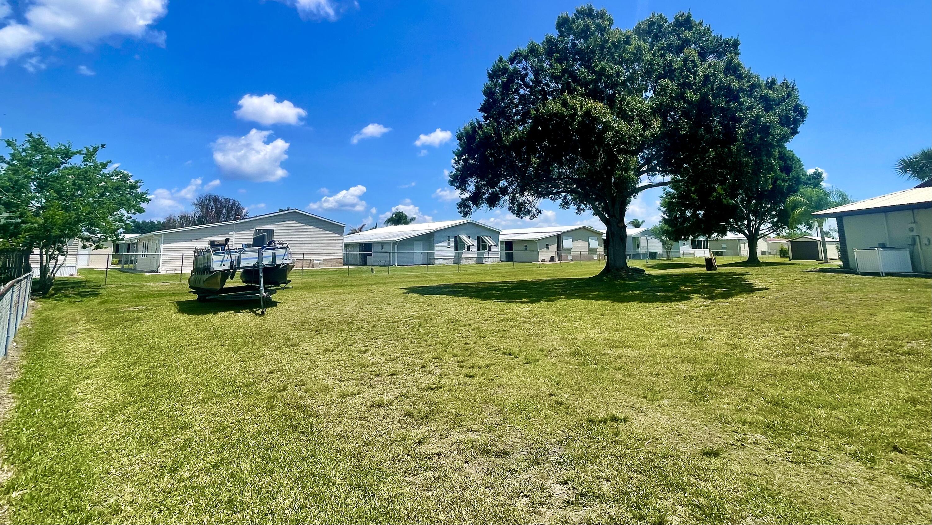 3856 Southwest 11th Avenue Okeechobee, FL 34974 - Photo 38 of 42 Side yard