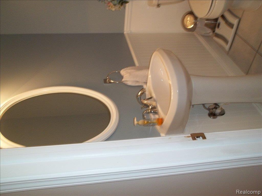 787 Meadowlake Road Canton, MI 48188 - Photo 15 of 22 Bath