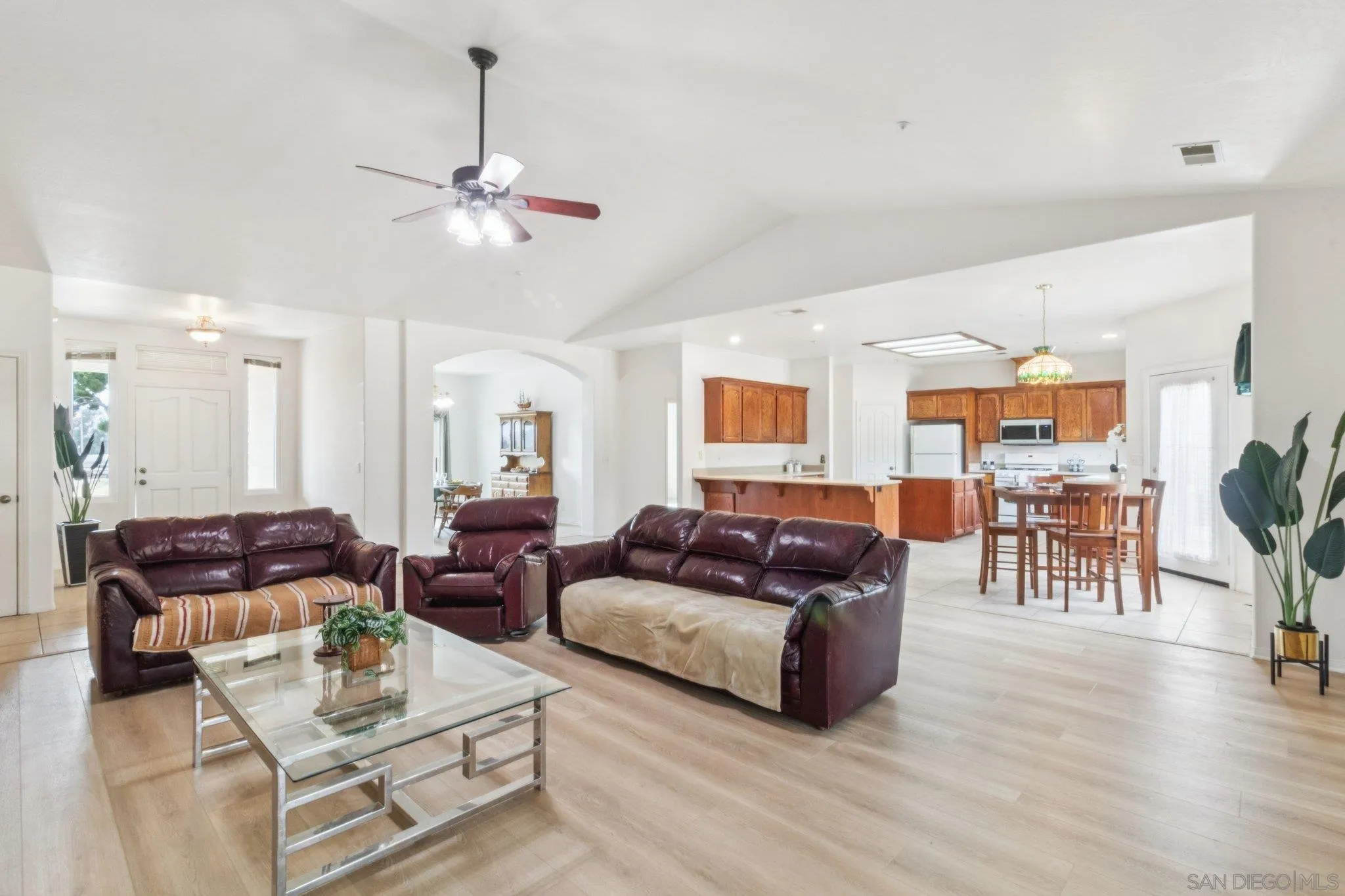 Ramona country living, spacious