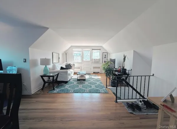 $2,900 | 525 East Olive Street, Unit UPPR, Long Beach, NY 11561