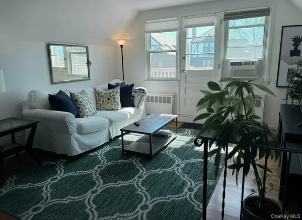 $2,900 | 525 East Olive Street, Unit UPPR, Long Beach, NY 11561