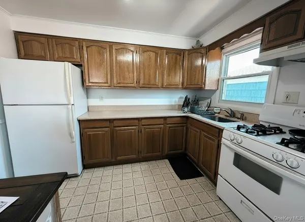 $2,900 | 525 East Olive Street, Unit UPPR, Long Beach, NY 11561