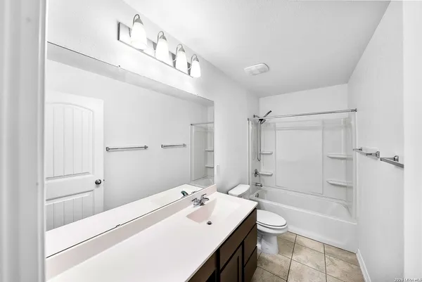 $1,995 | 10115 Pearl Creek, San Antonio, TX 78245