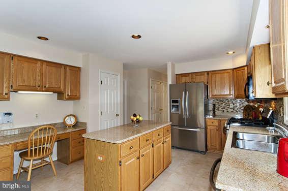 16915 Hoskinson Road Poolesville, MD 20837 - Photo 11 of 30 Kitchen