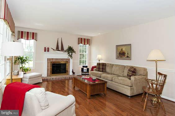 16915 Hoskinson Road Poolesville, MD 20837 - Photo 13 of 30 Family Room