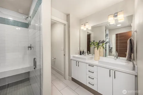 $1,175,000 | 998 Northeast High Street, Unit 12, Issaquah, WA 98029