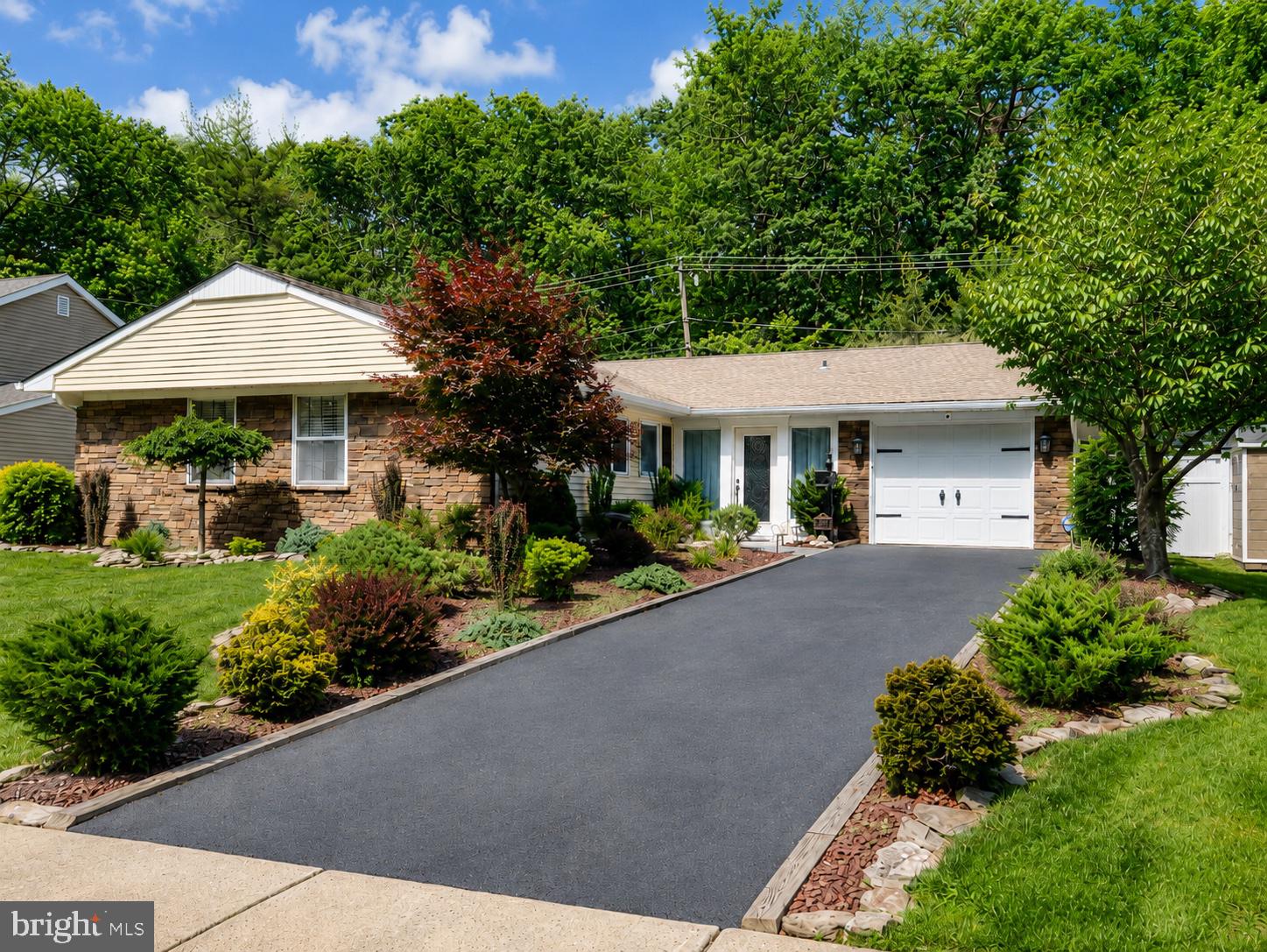 11 Inwood Place Aberdeen, NJ 07747 - Photo 1 of 1