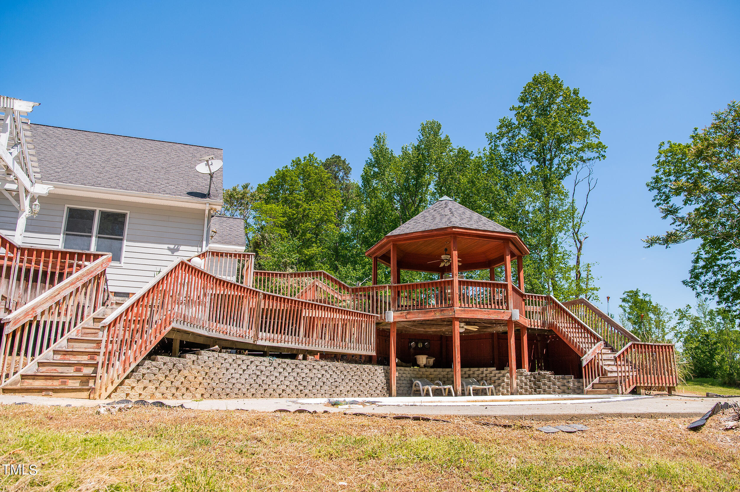 5 Banbury Drive Roxboro, NC 27573 - Photo 62 of 66 a front view of a house with a garden