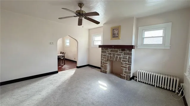 a view of empty room with a ceiling fan