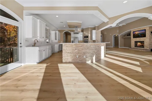 $2,750,000 | 489 Forestridge Lane, Sunrise Beach, MO 65079