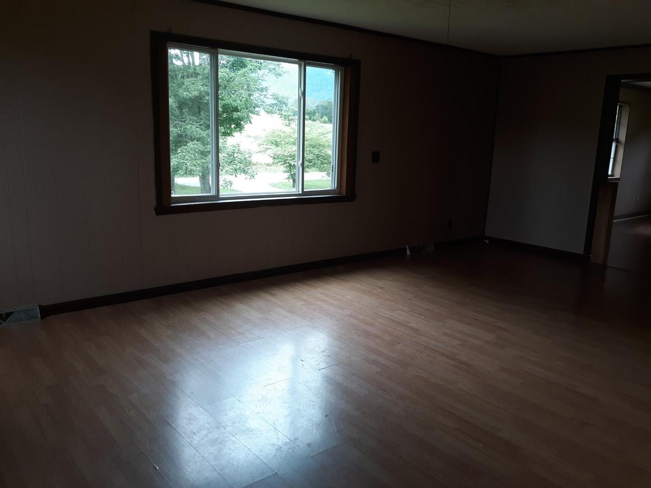217 Frontier Road La Follette, TN 37766 - Photo 17 of 19 livingroom