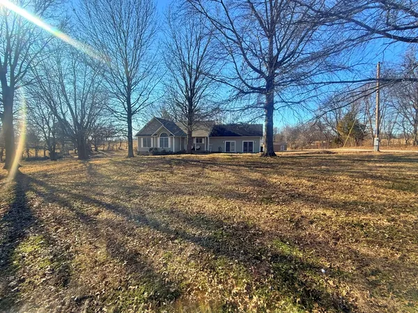 a view of a yard with a house