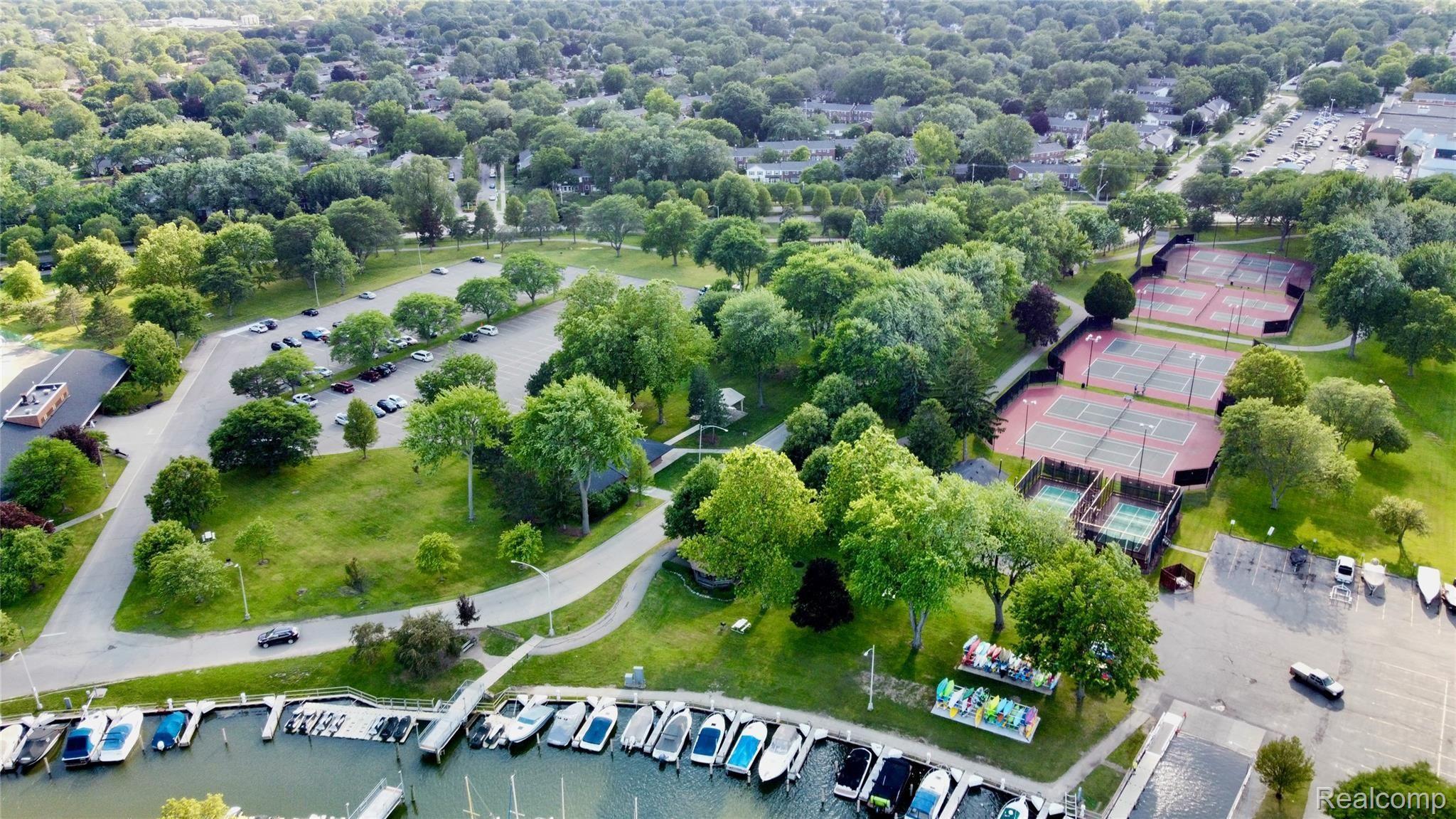1007 Vernier Road Grosse Pointe, MI 48236 - Photo 38 of 50 RemoteMediaFile_6554152_0_2021_07_02_18_16_52.jpeg