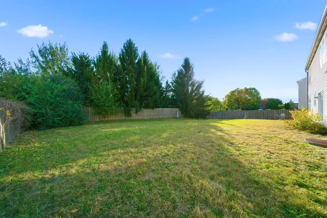 a view of a yard with a house