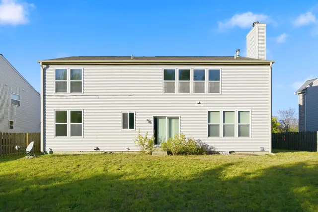 a view of a house with backyard