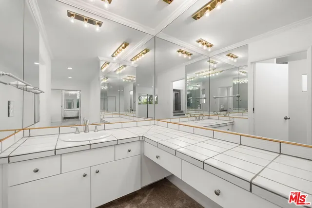 $7,250 | 222 7th Street, Unit 301, Santa Monica, CA 90402