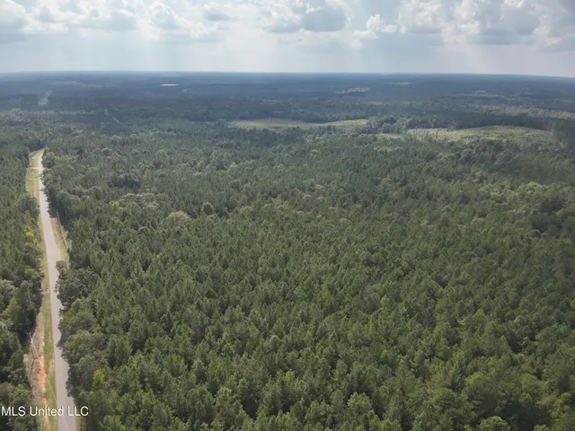 $475,700 | 1567 County Road 8, Laurel, MS 39443