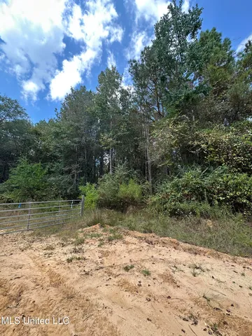 $475,700 | 1567 County Road 8, Laurel, MS 39443