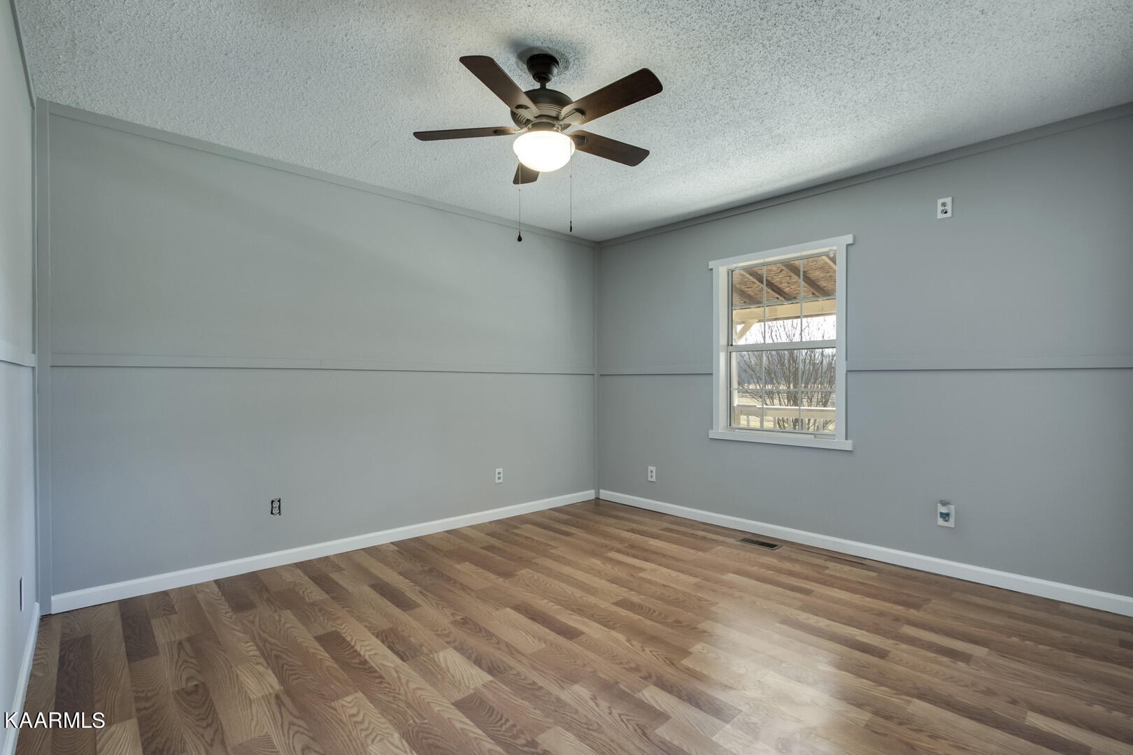 199 Honeysuckle Road Loudon, TN 37774 - Photo 22 of 33 an empty room with ceiling fan and window
