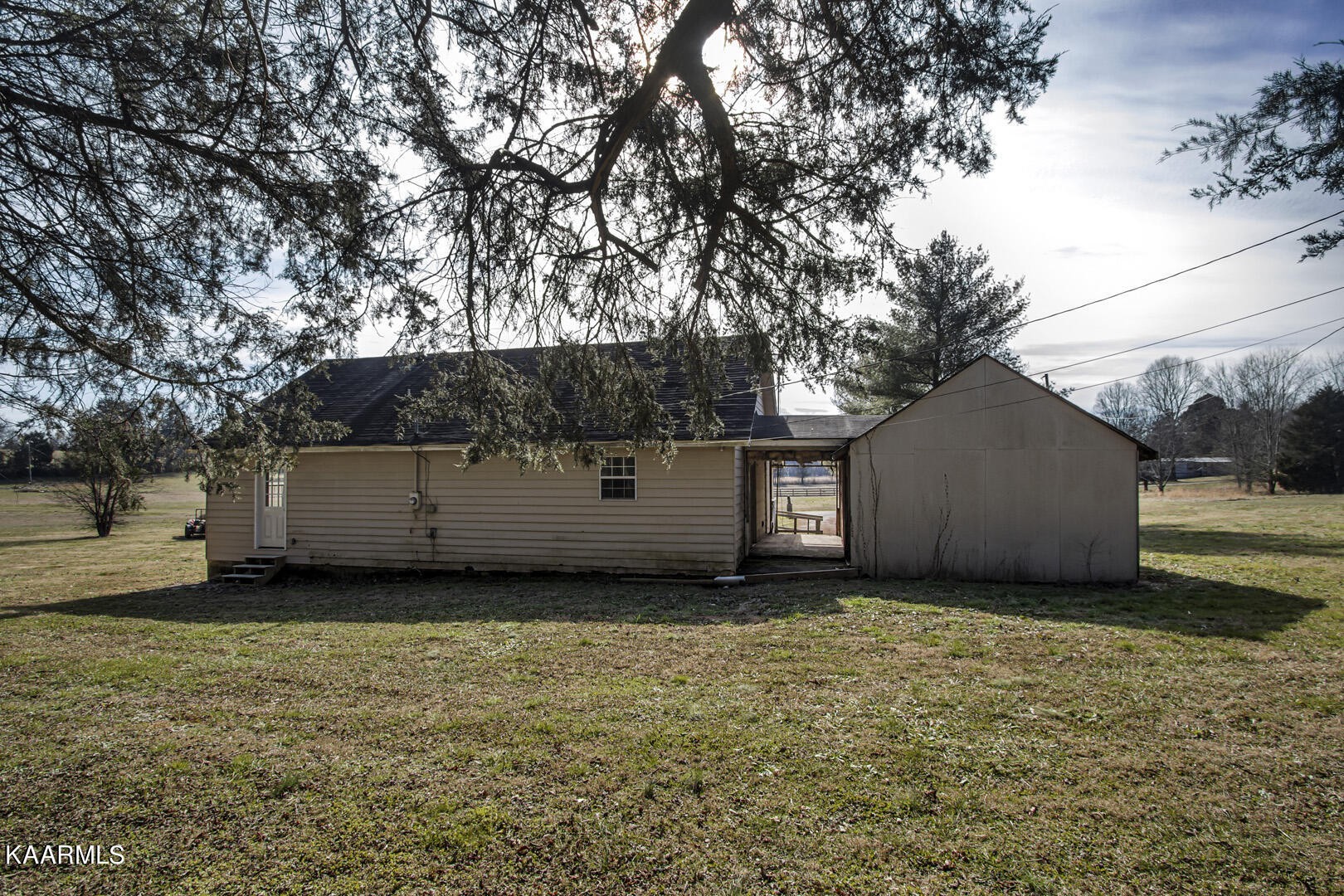 199 Honeysuckle Road Loudon, TN 37774 - Photo 30 of 33 a house view with a garden