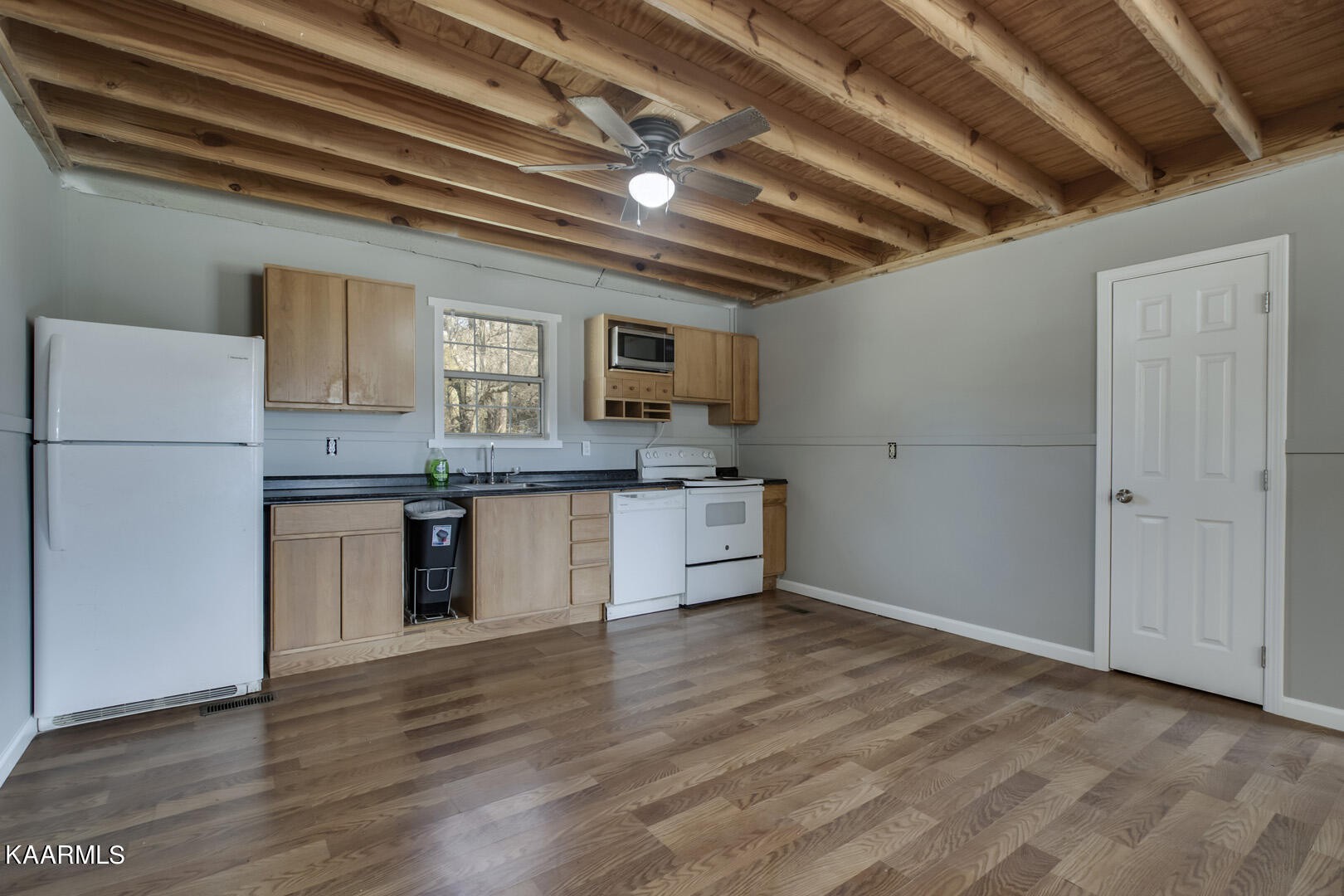 199 Honeysuckle Road Loudon, TN 37774 - Photo 9 of 33 a kitchen with granite countertop a refrigerator and a stove top oven