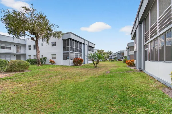 $2,000 | 292 Piedmont Trail, Delray Beach, FL 33484