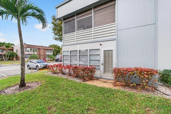 $2,000 | 292 Piedmont Trail, Delray Beach, FL 33484