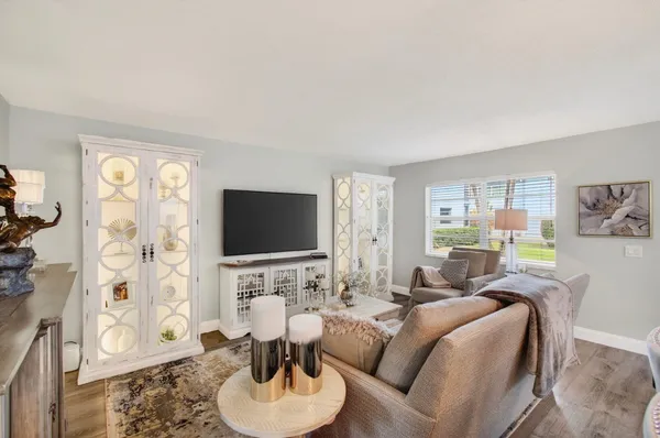 $2,000 | 292 Piedmont Trail, Delray Beach, FL 33484