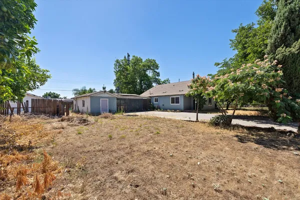 $325,000 | 2448 South Lewis Lane, Sanger, CA 93657