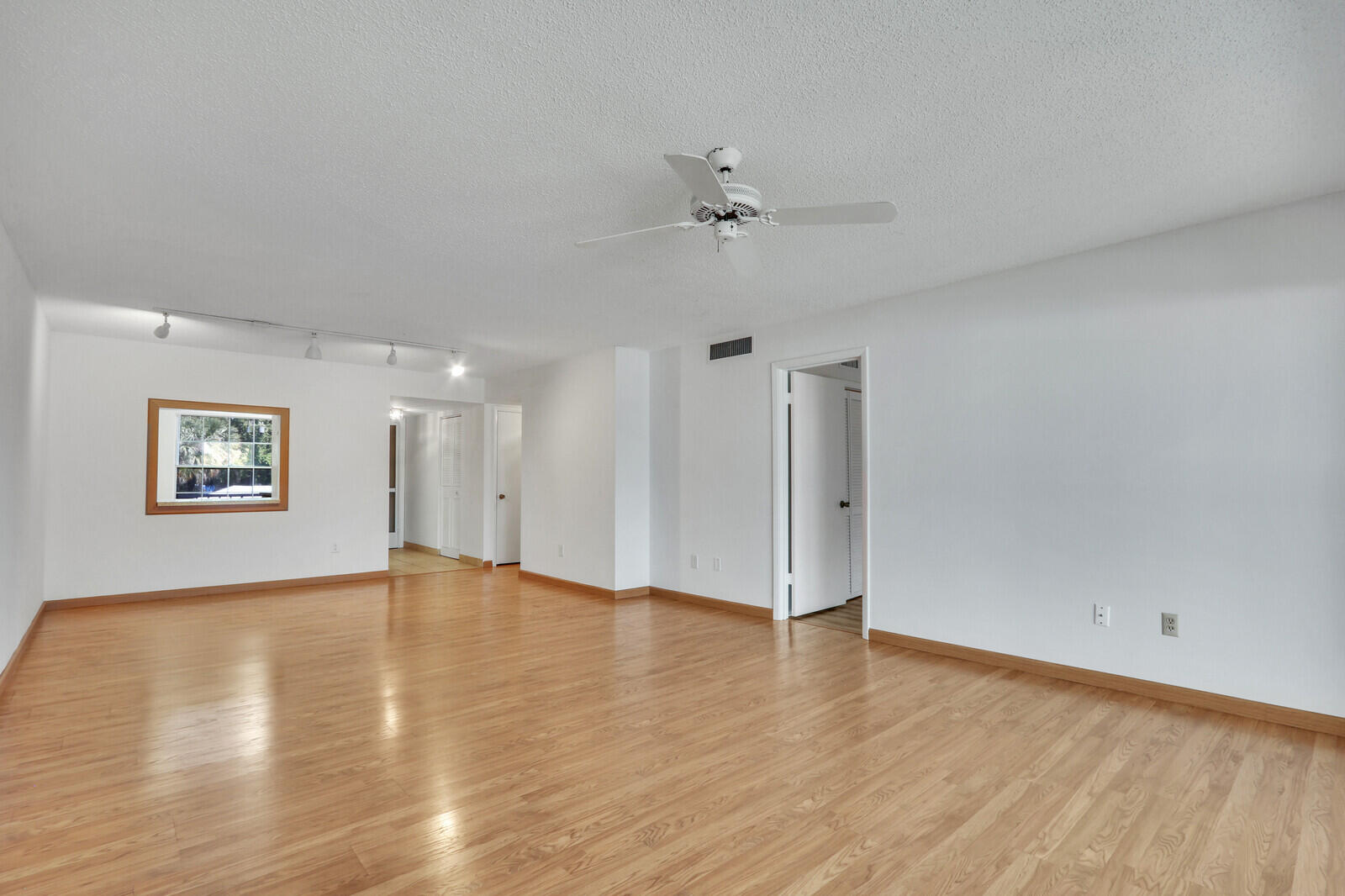 1852 Southwest Palm City Road, Unit 202 Stuart, FL 34994 - Photo 11 of 32 11_Image_11_mls