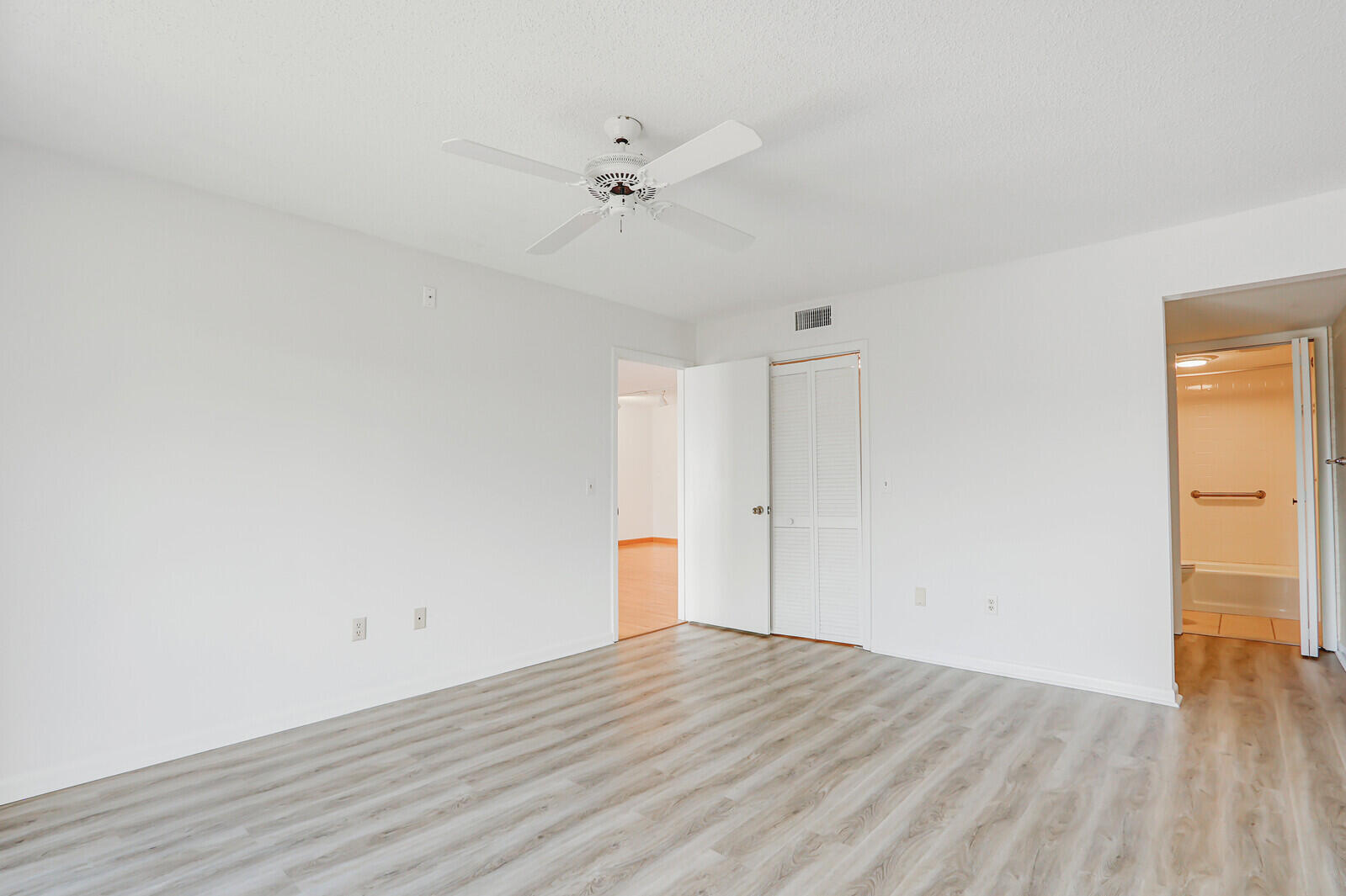 1852 Southwest Palm City Road, Unit 202 Stuart, FL 34994 - Photo 21 of 32 22_Image_22_mls