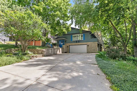 $405,000 | 2 Summit Avenue, East Dundee, IL 60118