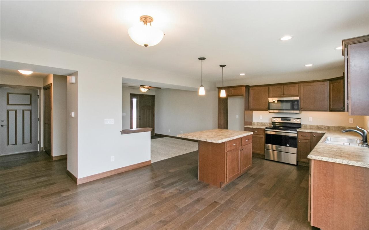 400 Ridge View Court Fairfax, IA 52228 - Photo 9 of 26 Gallery Image 9