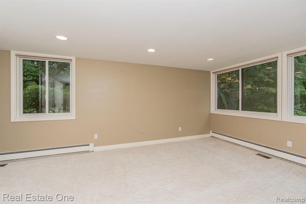 2083 Bonnie Brae Street Rochester Hills, MI 48309 - Photo 17 of 26