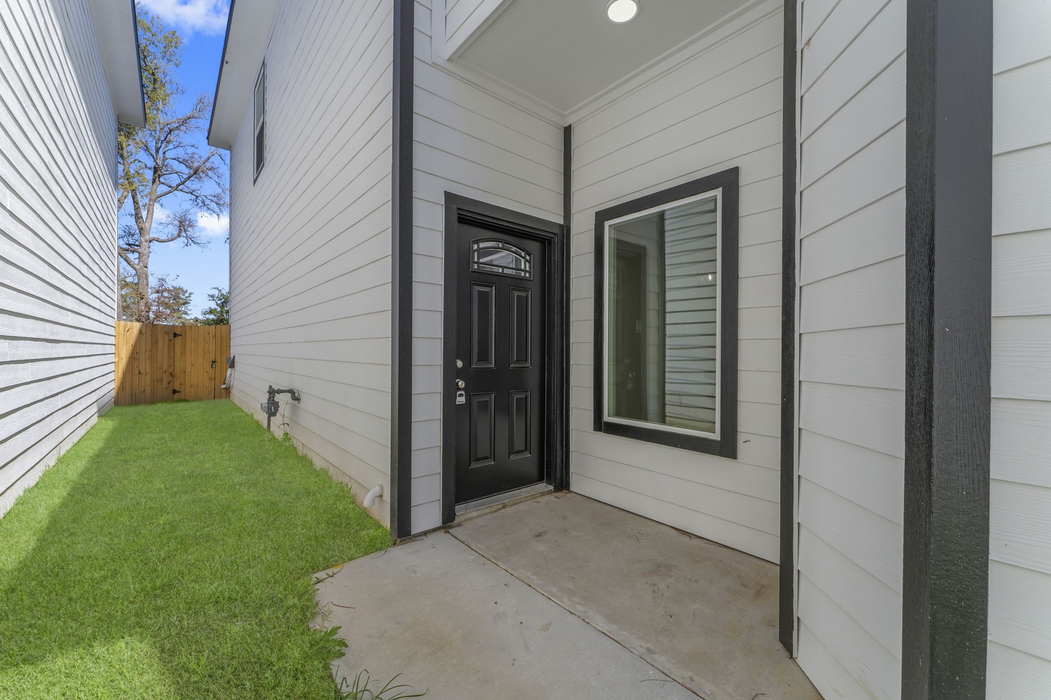 8155 Crestview Drive Houston, TX 77028 - Photo 3 of 27