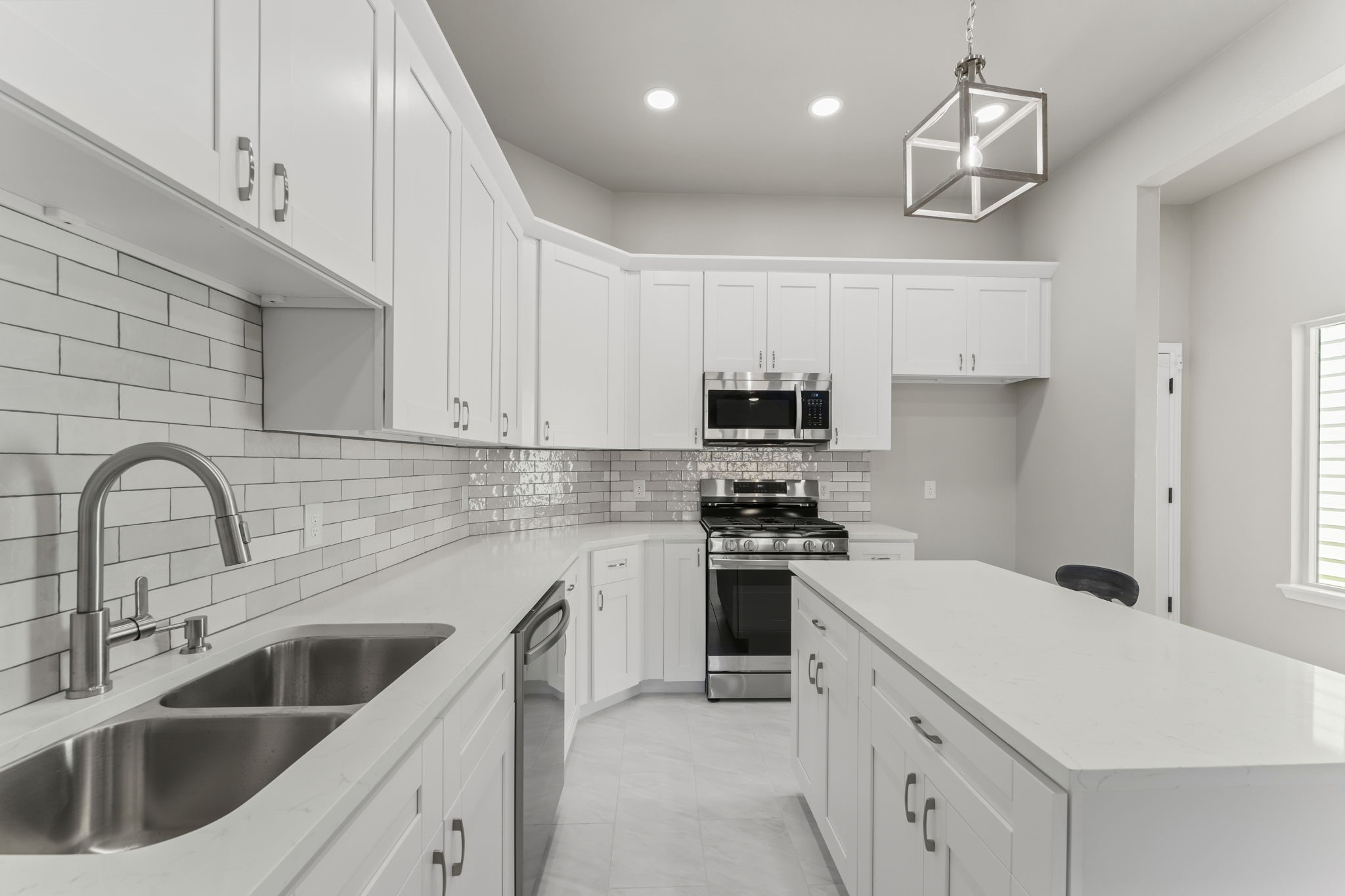 8155 Crestview Drive Houston, TX 77028 - Photo 9 of 27