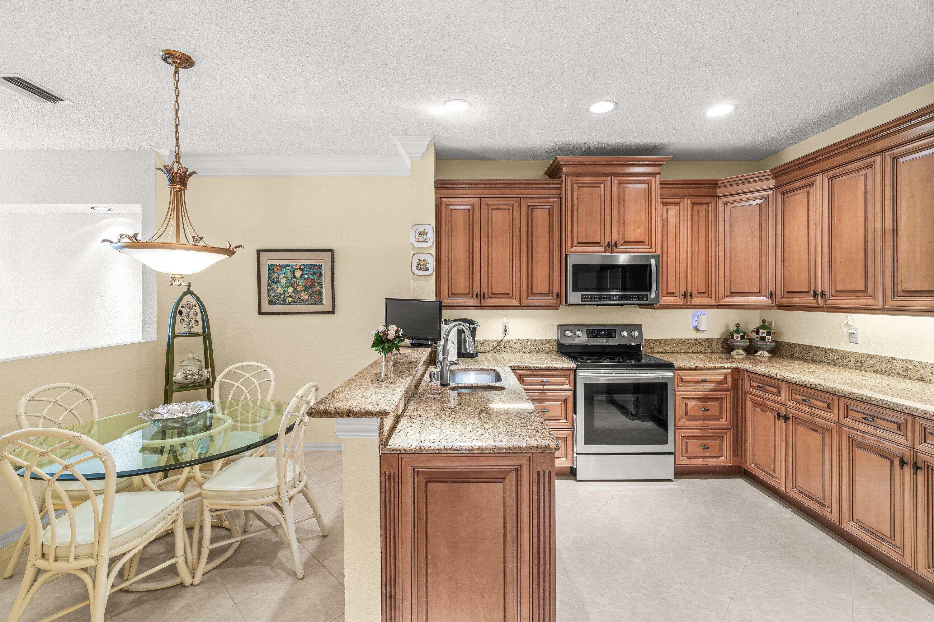 6229 Graycliff Drive, Unit D Boca Raton, FL 33496 - Photo 5 of 49 Kitchen / Breakfast area