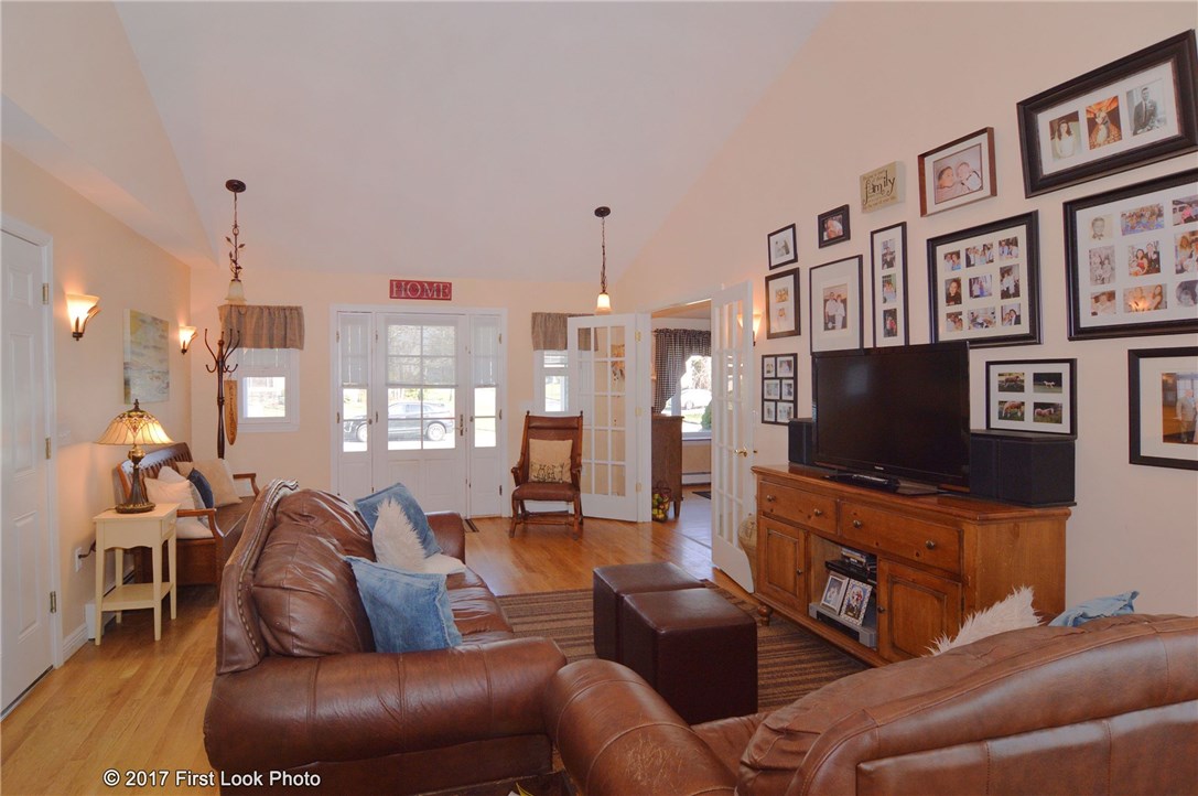 63 West Blue Ridge Road Cranston, RI 02920 - Photo 12 of 40 Gallery Image 12