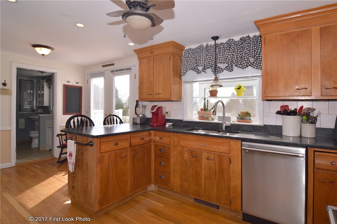 63 West Blue Ridge Road Cranston, RI 02920 - Photo 5 of 40 Gallery Image 5