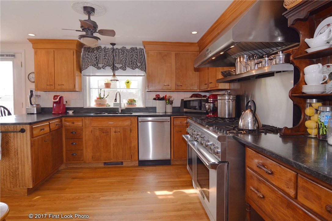 63 West Blue Ridge Road Cranston, RI 02920 - Photo 6 of 40 Gallery Image 6