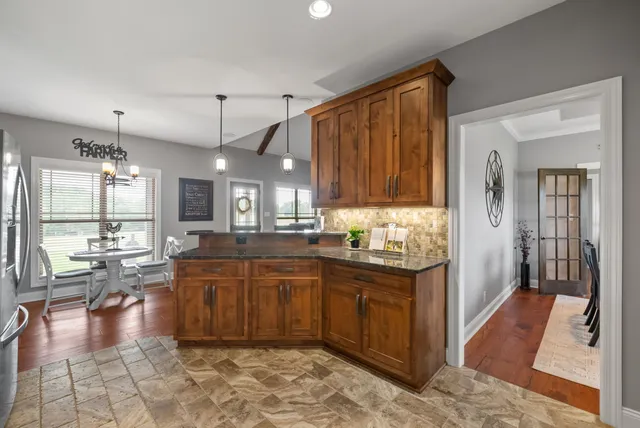 a view of a livingroom with window
