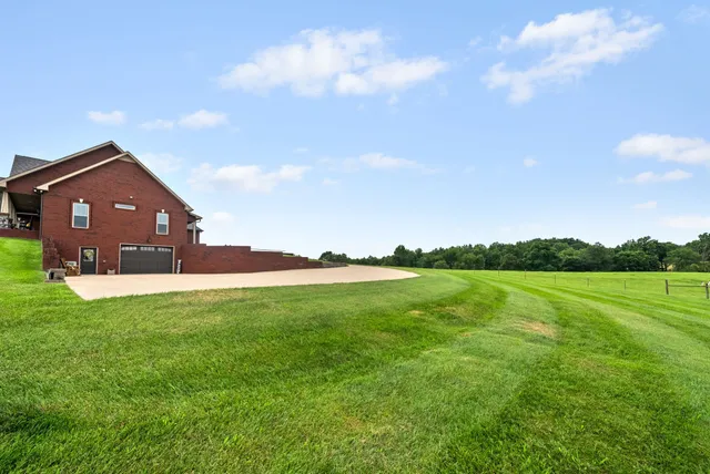 a view of a house with backyard and porch