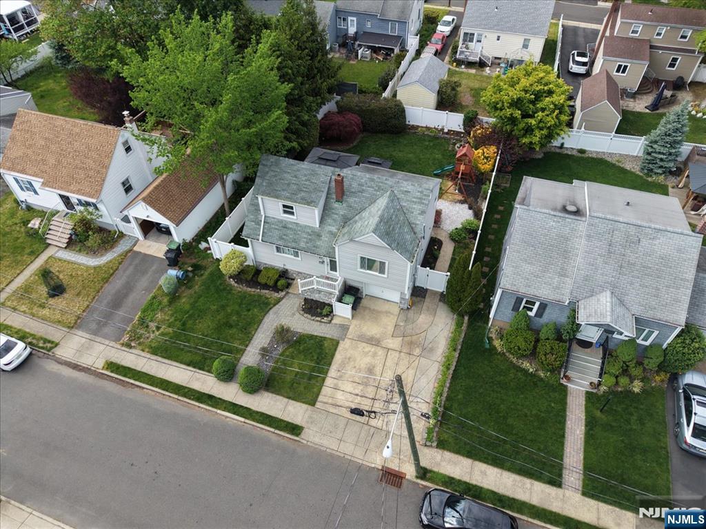 43 Berwyn Place Bergenfield, NJ 07621 - Photo 3 of 31