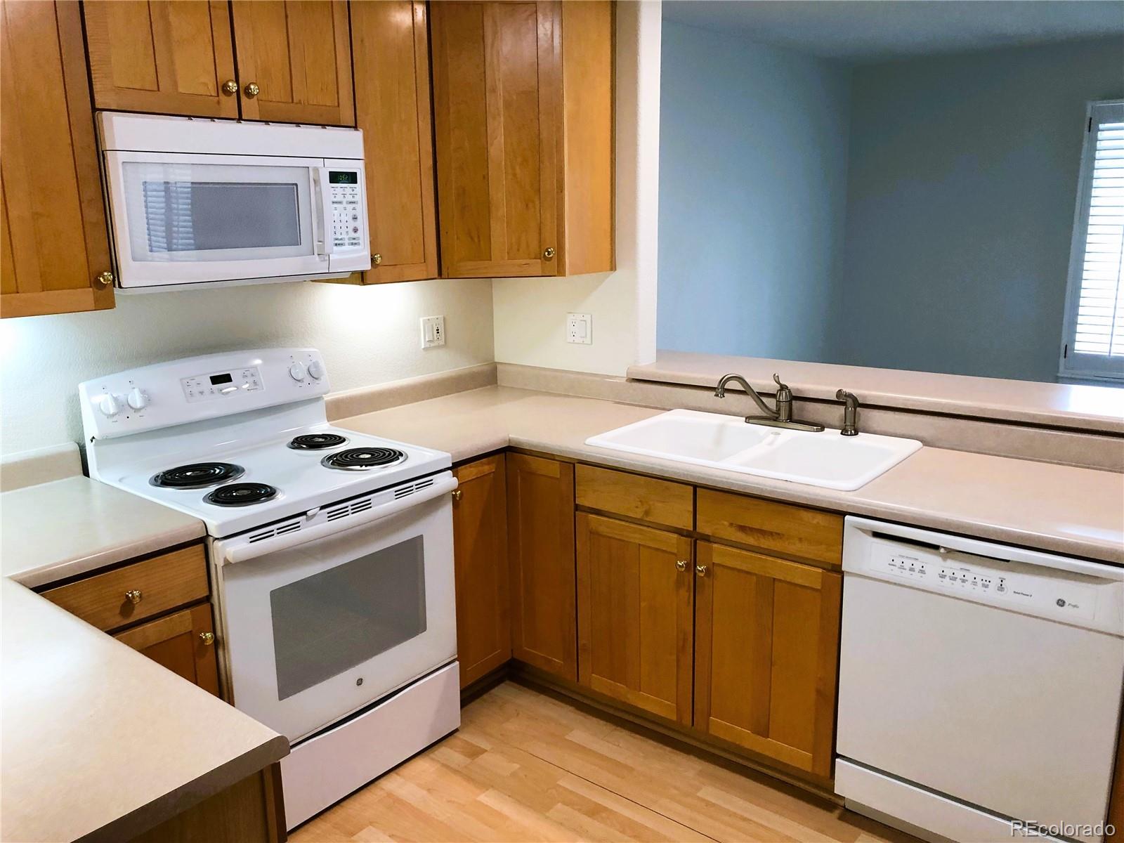 926 Hover Ridge Circle Longmont, CO 80501 - Photo 4 of 40