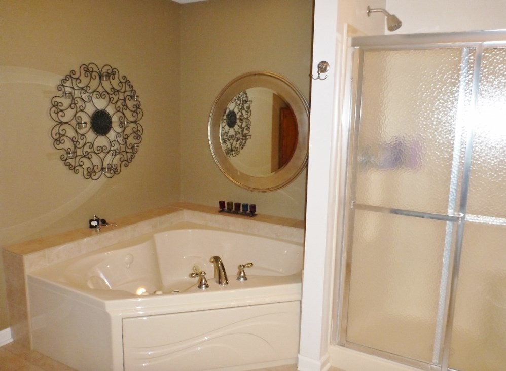 607 Spring Valley Road Middlebury, IN 46540 - Photo 13 of 29 Gallery Image 13